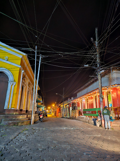 Возможности камеры стандартного Samsung Galaxy S23 показали вживую